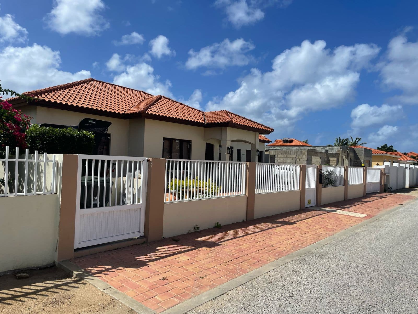 House With Pool – Wayaca Residence 423