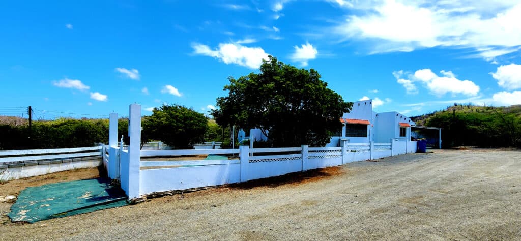 House For Sale - Rooi Taki 3 photo 2